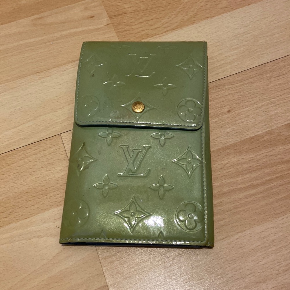 Louis Vuitton Vernis Walker Trifold Crossbody Wallet Bag no strap.